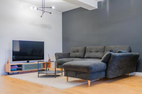 Black Home Pipera